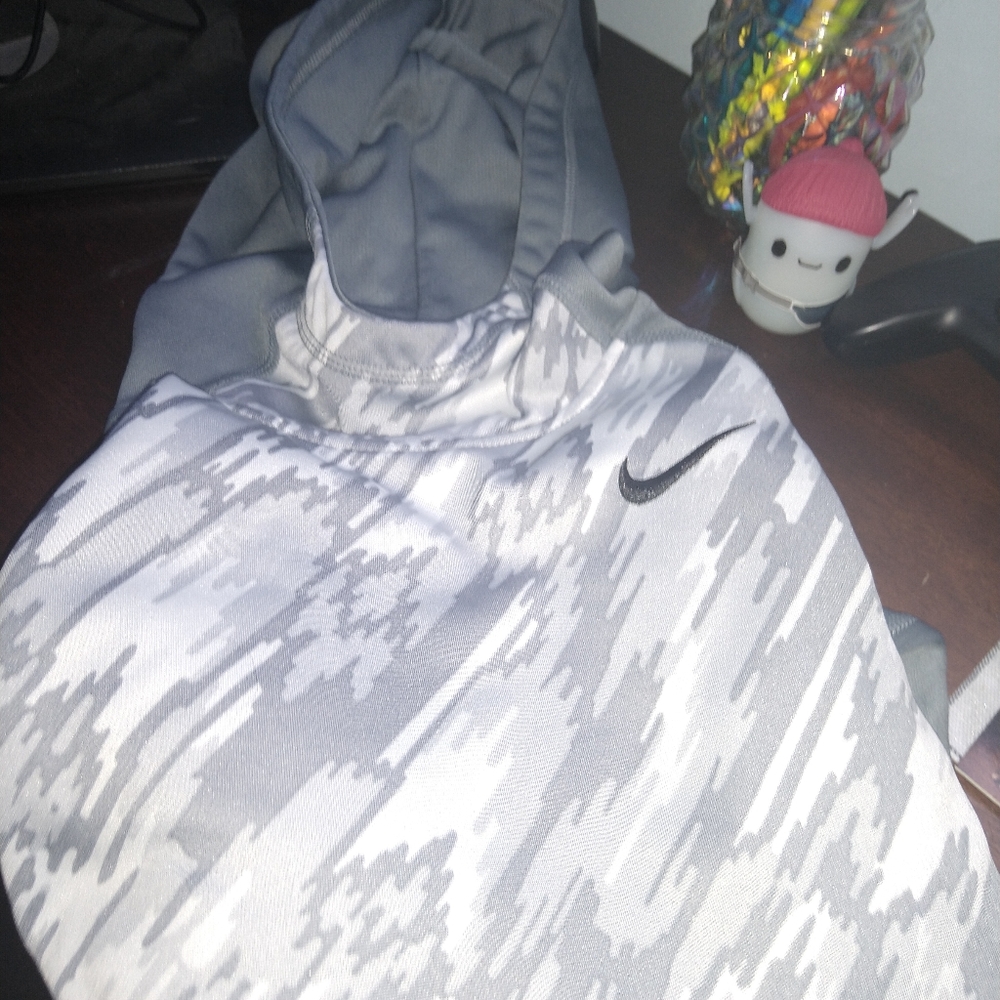 Nike Girls sweatshirt with Dri-fit